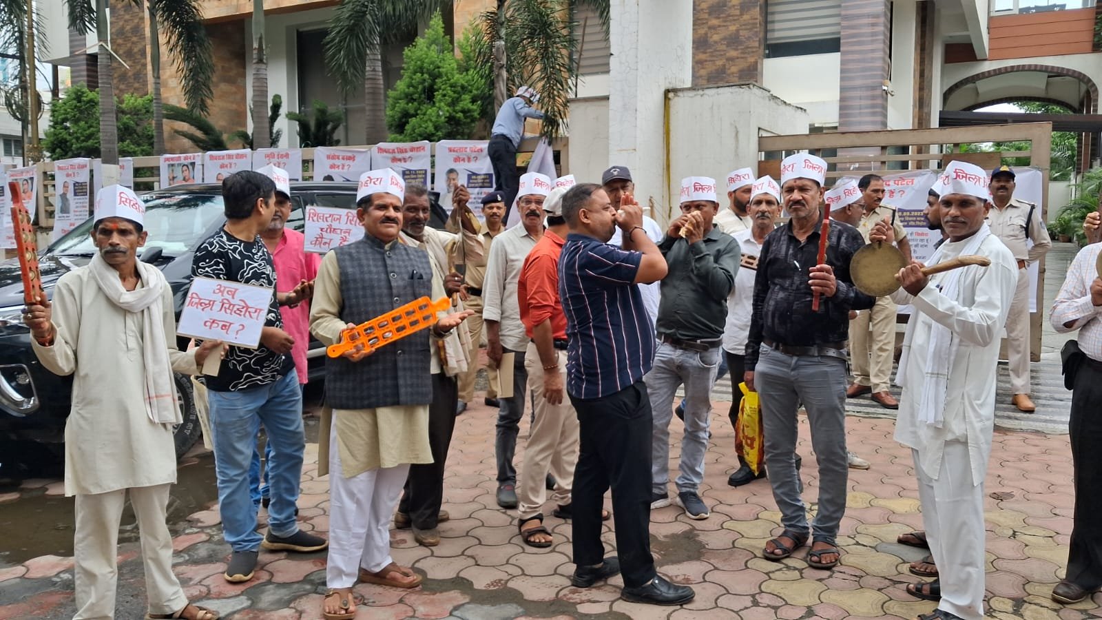 जिला को लेकर भाजपा के संभागीय कार्यालय में सिहोरा वासियों ने बजाया शंख,घंटा,थाली