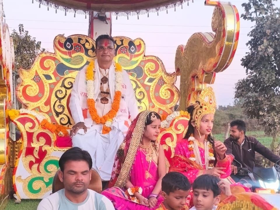 ईश्वर के चरणों मे जुड़े रहो वही सच्चा आधार है,भव्य कलश शोभायात्रा के साथ सप्ताह ज्ञान यज्ञ प्रारंभ