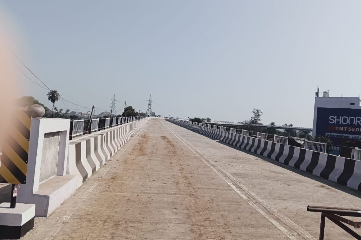 खितौला में आधे अधूरे ओवर ब्रिज का होगा लोकार्पण?23 करोड़ की लागत से बगैर रोशनी का बनकर तैयार