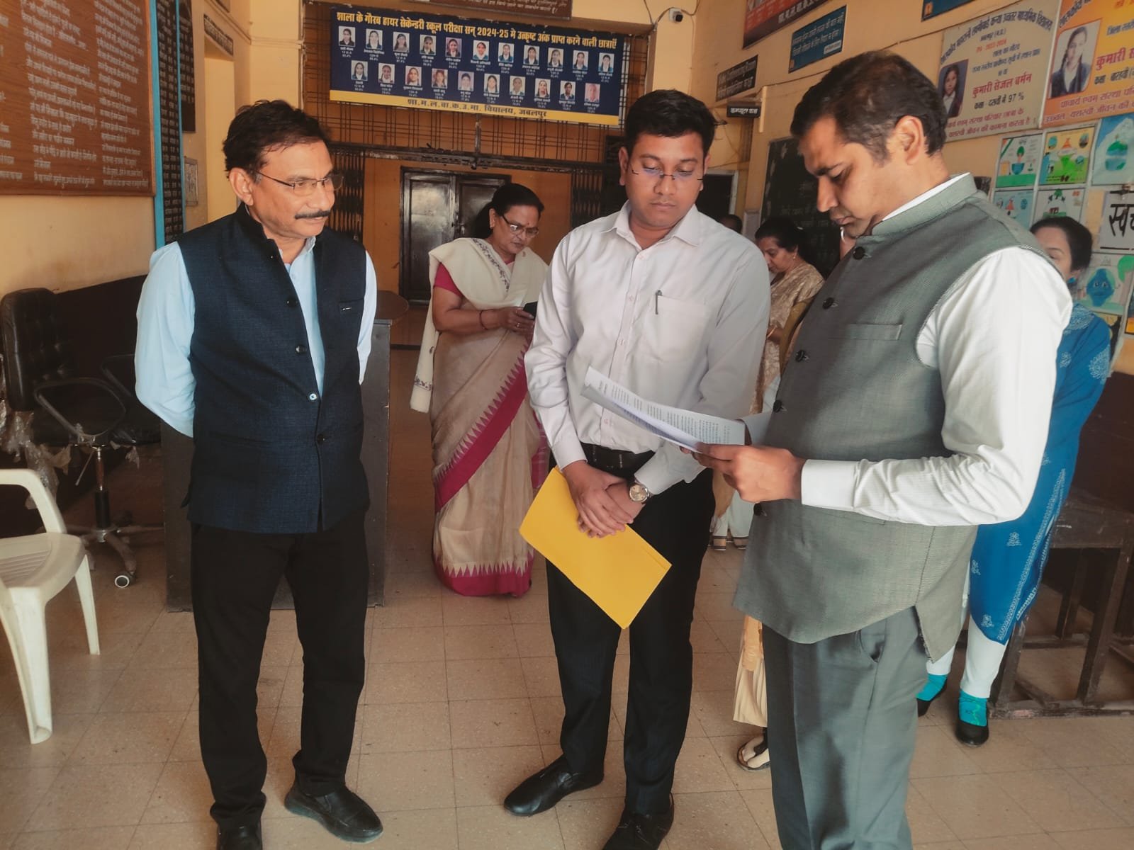 पीएम श्री स्कूल एमएलबी का कलेक्टर ने किया निरीक्षण