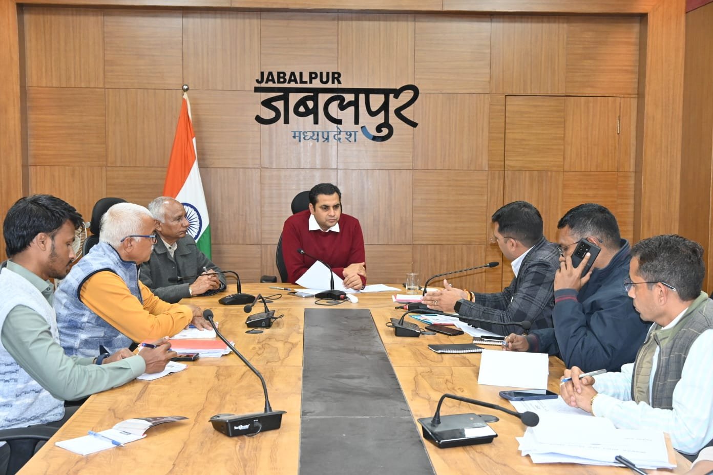 जिले में चल रहे निर्माण कार्यों की कलेक्टर ने की समीक्षा 