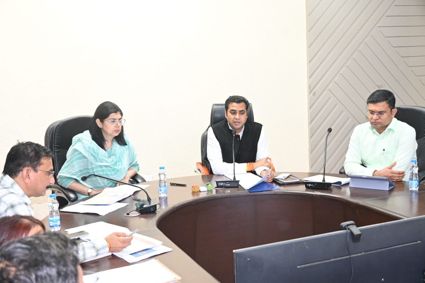 जिले में संचालित पीएम श्री विद्यालयों की प्रगति का कलेक्टर ने लिया ब्यौरा 