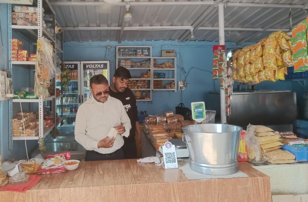 मिठाई,नमकीन और मावा विक्रय प्रतिष्ठानों आकस्मिक निरीक्षण