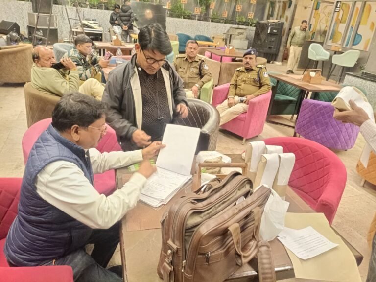 साफ-सफाई के अभाव में बड़कुल रेस्टारेंट एवं बिट्टू दा ढाबा पर जुर्माना,बार सील,विदेशी एल्कोहल जब्त  