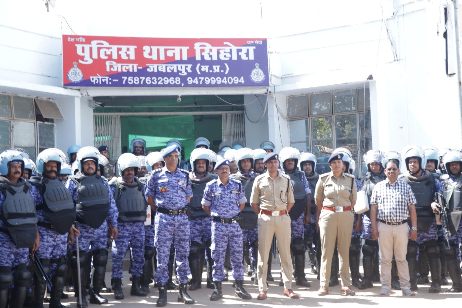 सिहोरा में होली पर्व पर कानून व्यवस्था बनाये रखने निकाला फ्लेग मार्च