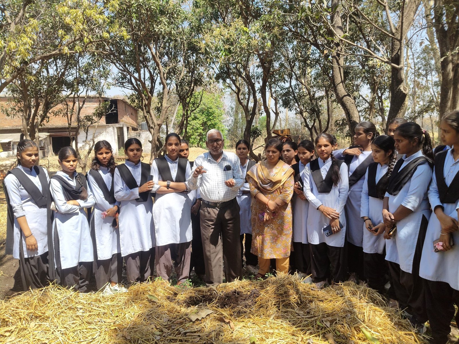 विद्यार्थी जैविक खेती की तकनीक सीख बनेगें स्वालम्बी, स्वयं का रोजगार स्थापित कर बनेगें आत्मनिर्भर
