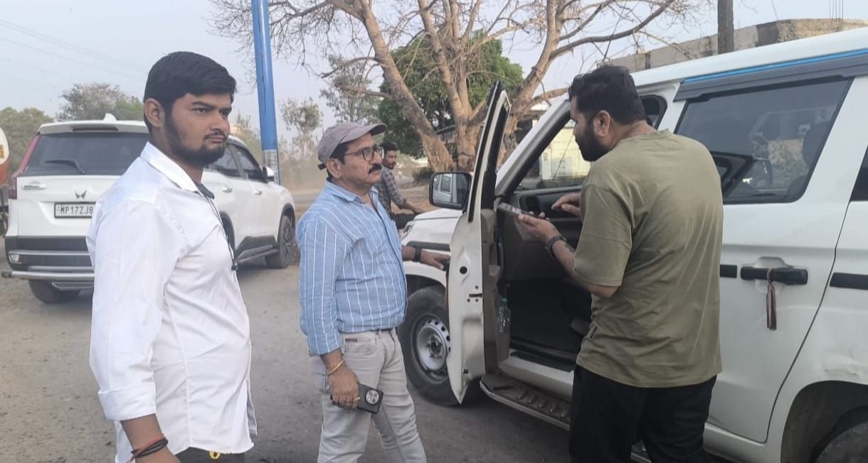 गुणवत्ता हीन तरीके से कराया जा रहा सड़क का निर्माण कार्य