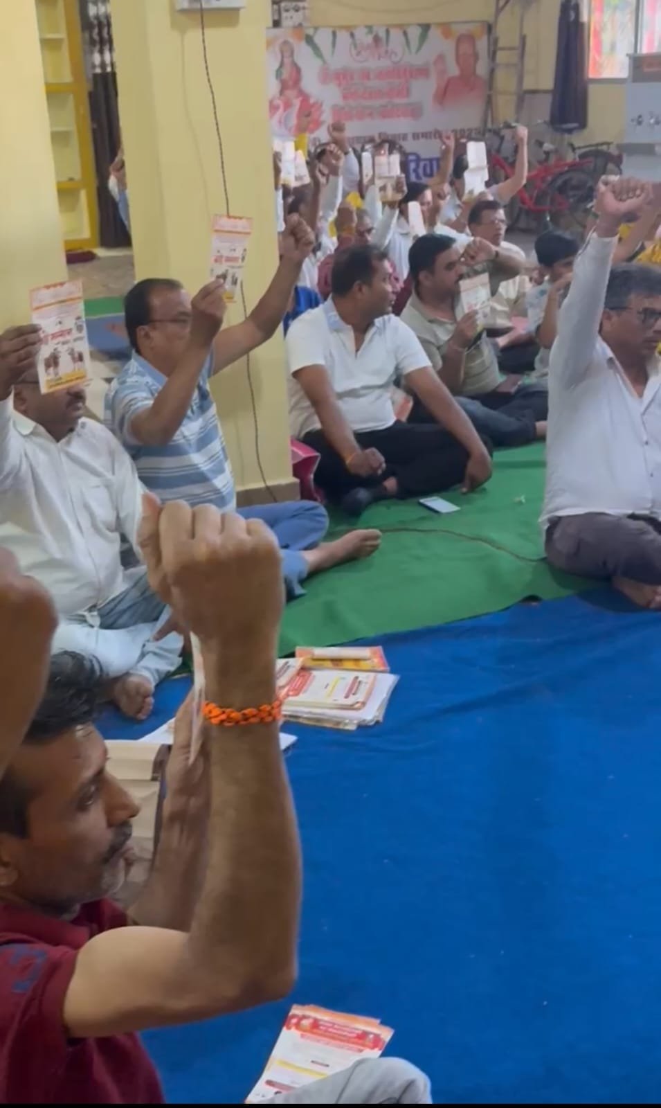 गौ सम्मान आह्वान अभियान की बैठक गायत्री मंदिर में संपन्न,संतों के सानिध्य में गौ रक्षा के लिए संकल्प