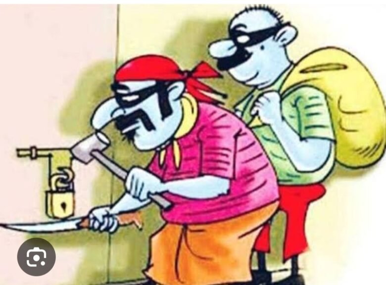 आलमारी सुधारने आया 2 लाख का चूना लगाकर चला गया 