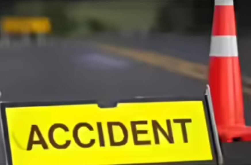 सिहोरा में सड़क पार कर रही युवती को बाइक ने मारी टक्कर 