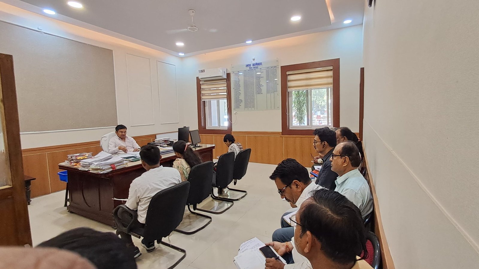 बड़े बकायादारों से वसूली में सख्ती बरतने के दिए निर्देश