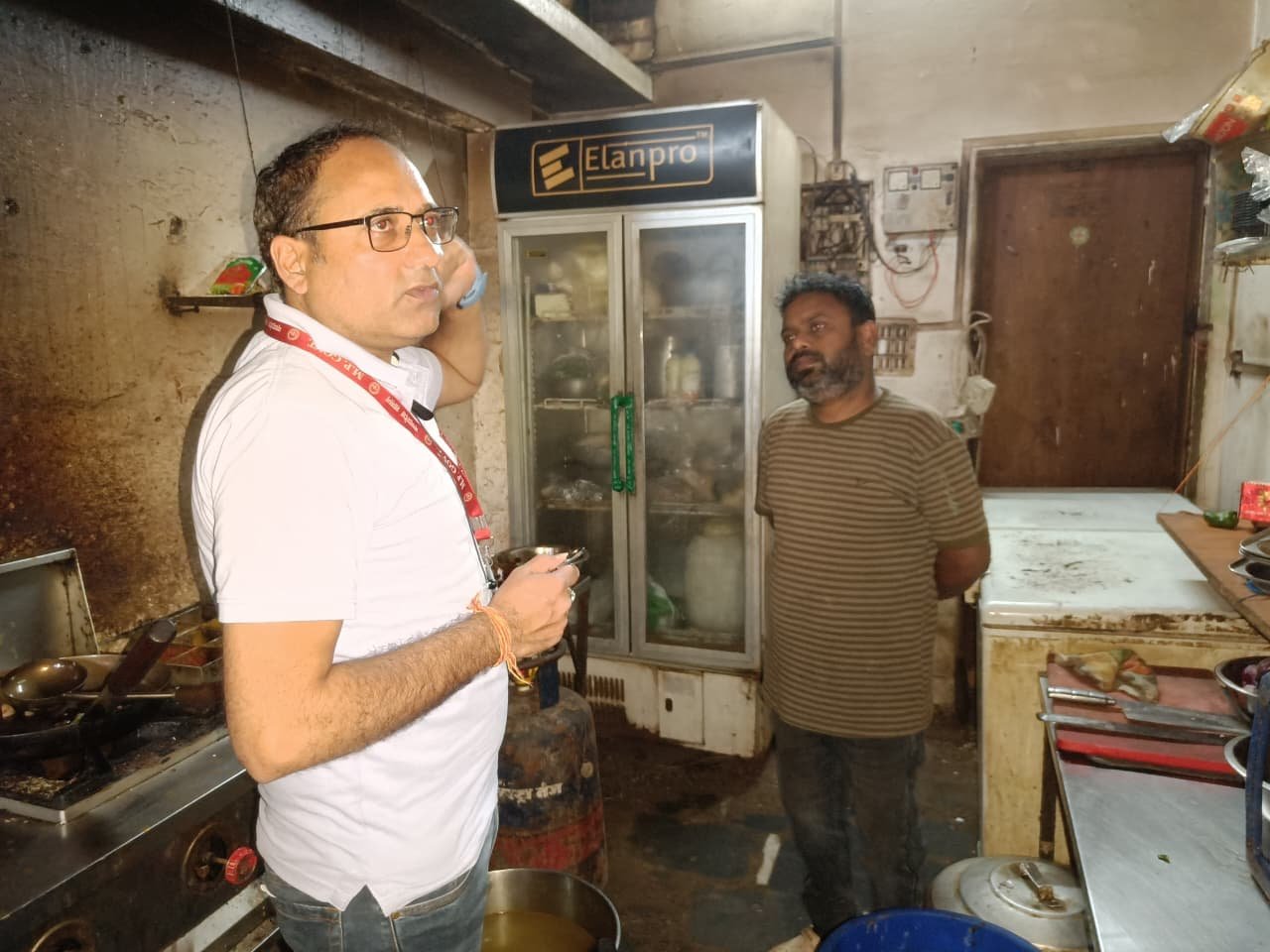 एक्सपायरी डेट की सामग्री मिलने पर पटेल फास्ट फूड का पंजीयन निलंबित