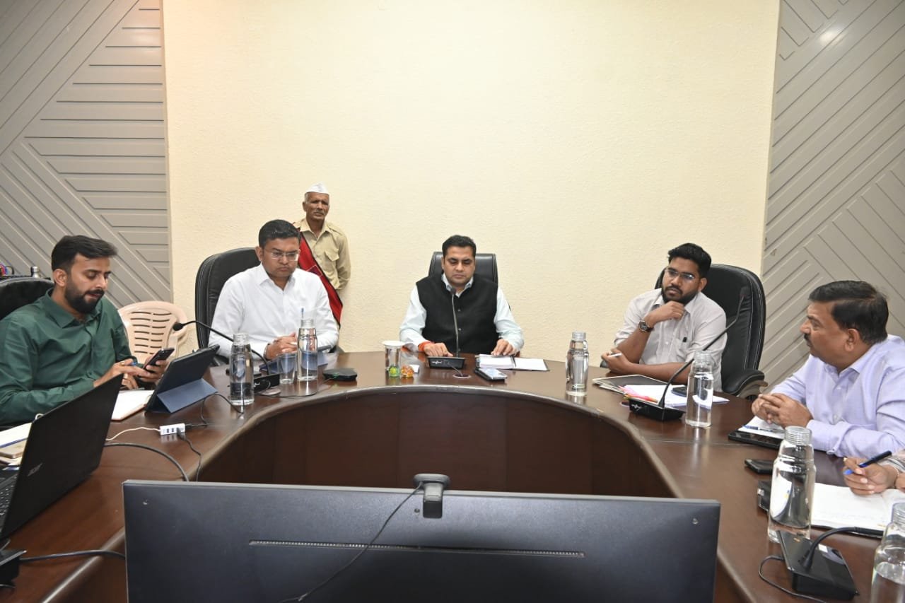 समस्‍याओं की विभागवार समीक्षा कर कमियों की पूर्ति करने कलेक्टर ने दिए निर्देश 