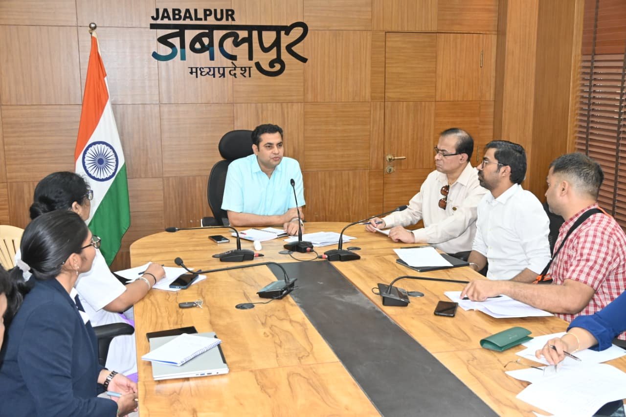 एलपीजी की बचत करने के साथ ईधन के वैकल्पिक उपायों को अपनायें- कलेक्टर