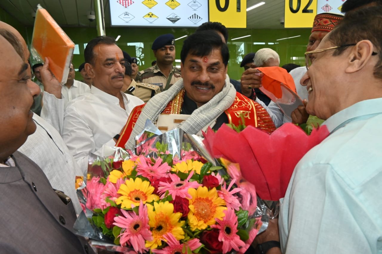 डुमना एयरपोर्ट पर मुख्यमंत्री का हुआ आत्मीय स्वागत,जन्मदिन पर दी गई बधाई व शुभकामनाएं