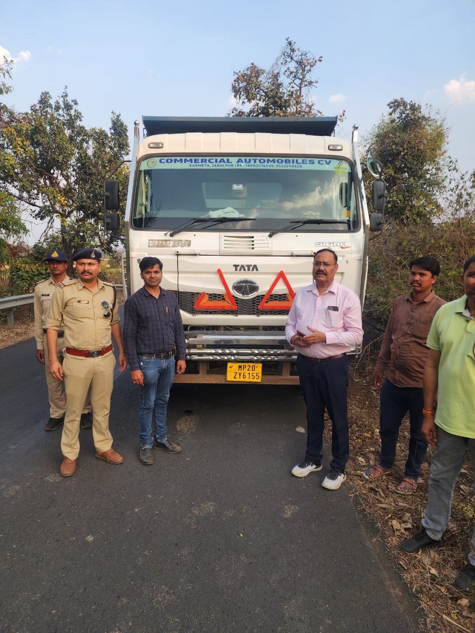 रेत के अवैध परिवहन में लिप्त डंपर जप्त,हिरन की नदी हिरन में डुबाई