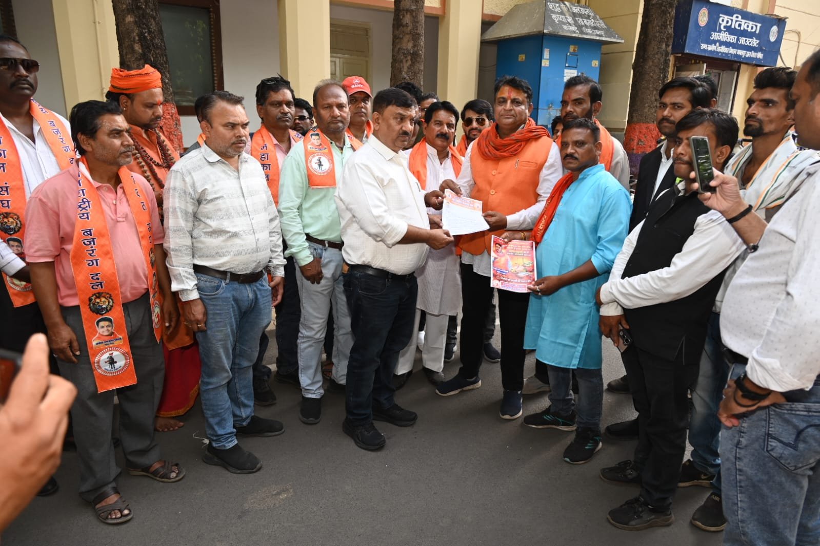 जबलपुर संस्कारधानी में मांस मटन मीट मछली की खुलेआम बिक्री पर रोक लगाने सौपा ज्ञापन