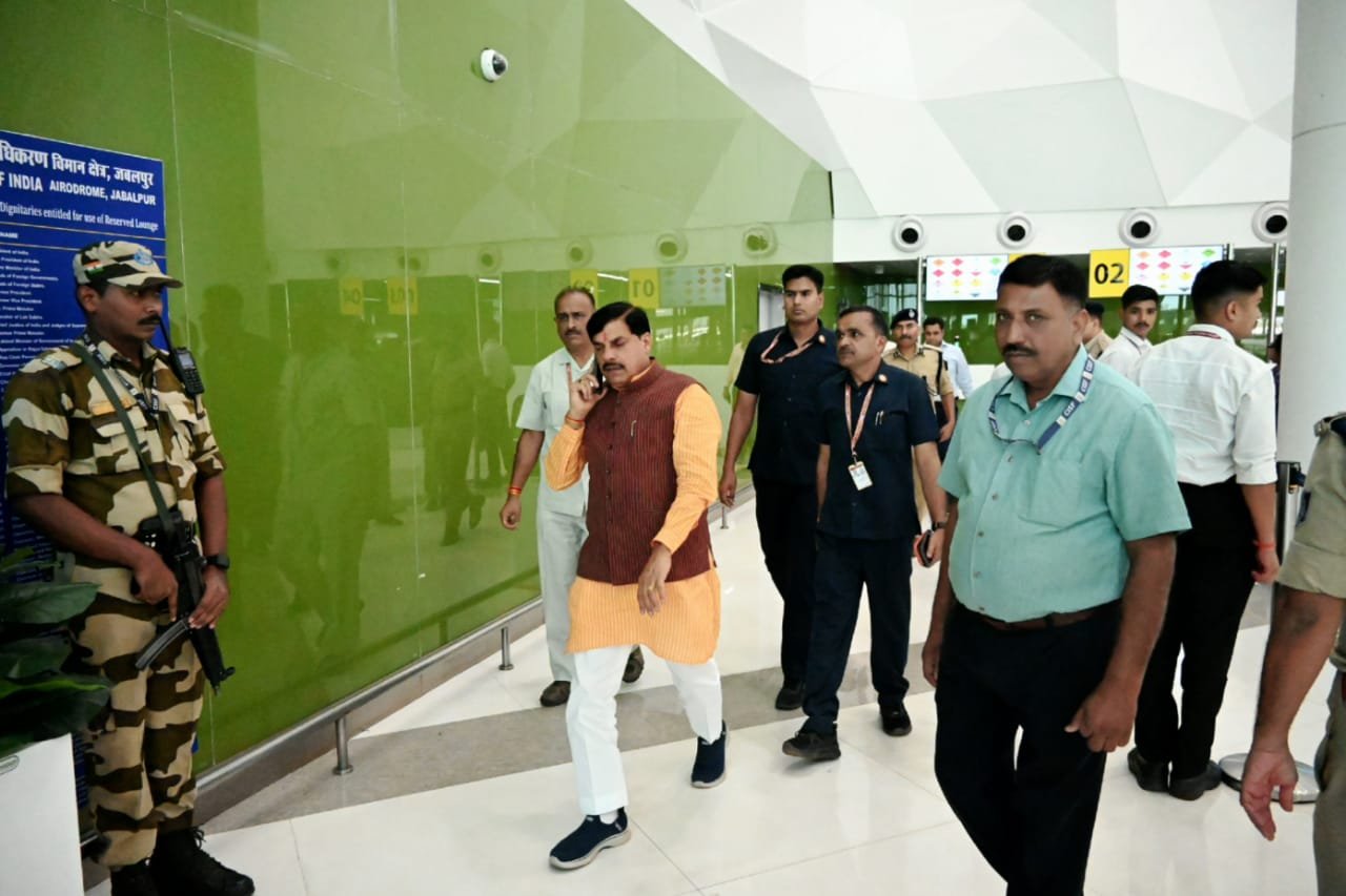 मुख्यमंत्री डॉ. यादव एयरपोर्ट जबलपुर से भोपाल हुए रवाना