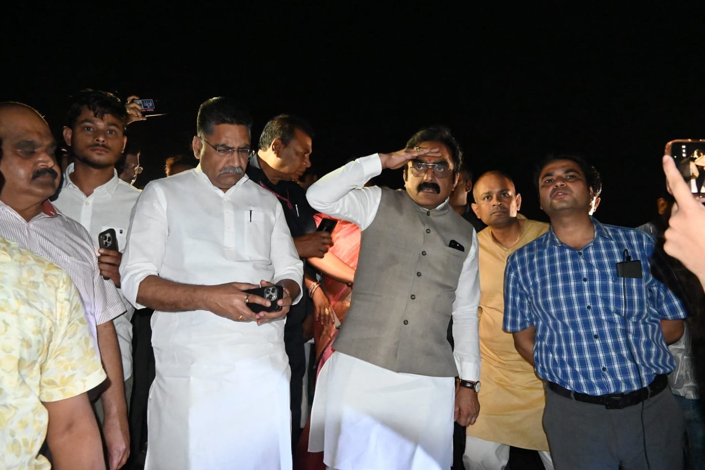 एयरपोर्ट से सीधे बरगी बांध पहुँचे लोक निर्माण मंत्री, बचाव कार्य का लिया जायजा 