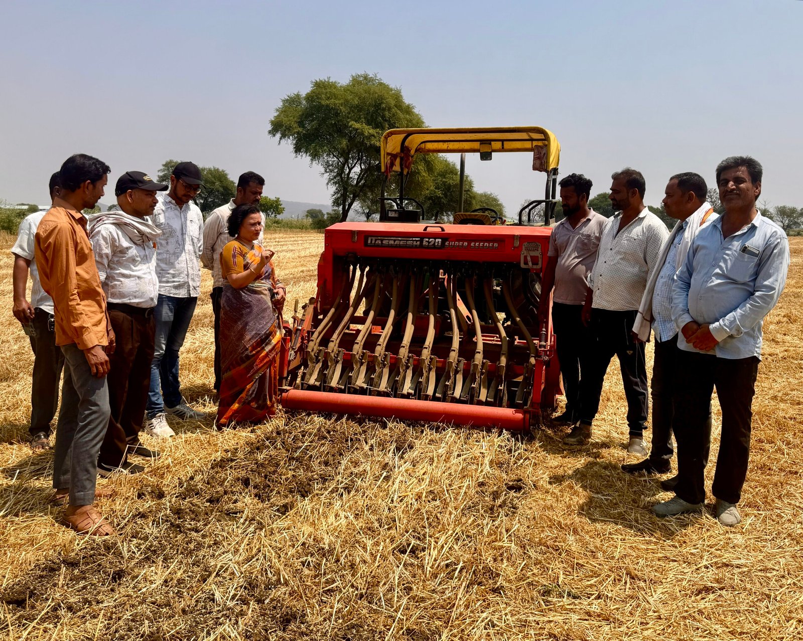 सुपर सीडर से सीधे बोनी,मुर्रई के किसानों ने पेश की पर्यावरण संरक्षण की मिसाल