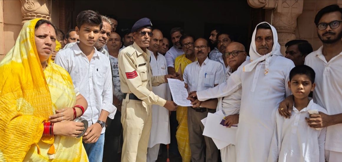 जैन समाज ने निकाला मौन जुलूस, प्रतिष्ठानों को बंद रख जताया विरोध,प्रशासन को सौपा पांच सूत्रीय ज्ञापन