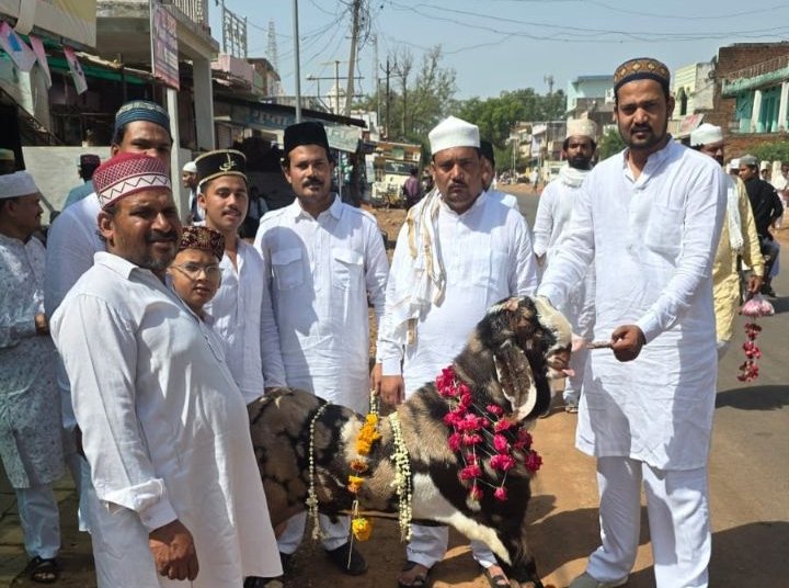 अकीदतमंदो ने मुल्क मे अमन चैन ओर भाईचारे के लिए मांगी दुआ