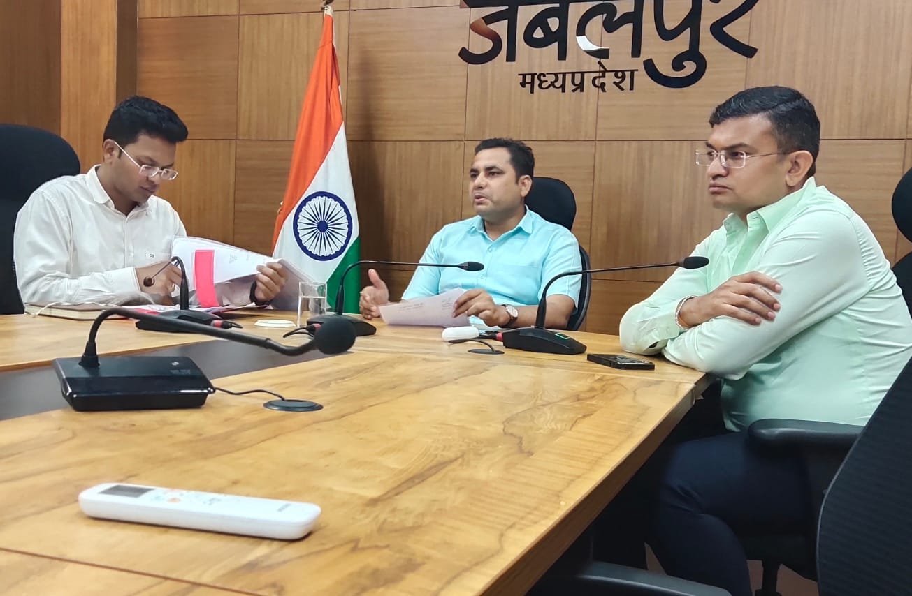 समयावधि के भीतर पूरे किये जायें सभी कार्य – कलेक्टर