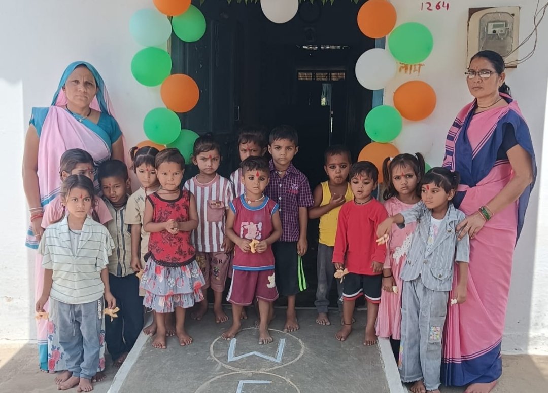आँगनबाडी केंद्रों मे नैनिहालो की गूंजी किलकारियाँ,मनाया गया प्रवेशोत्सव