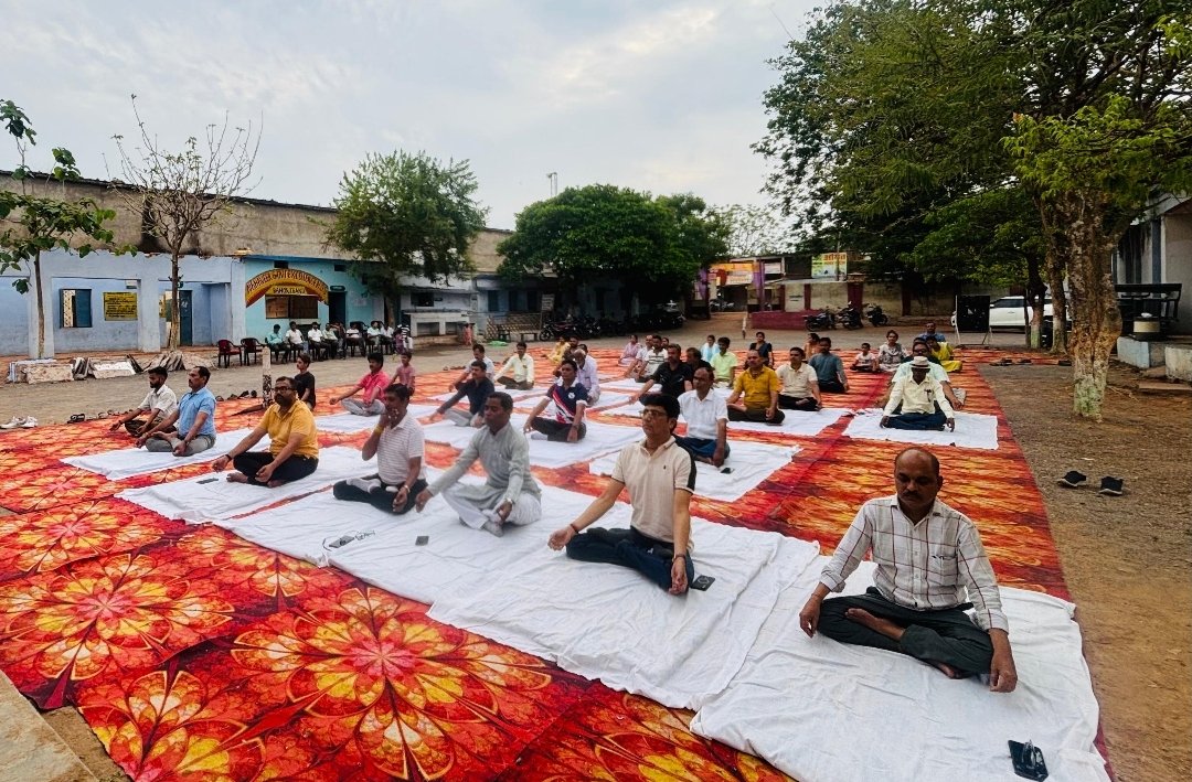 योग से सीखा निरोगी रहने का मंत्र, जीवन मे अपनाने का लिया संकल्प