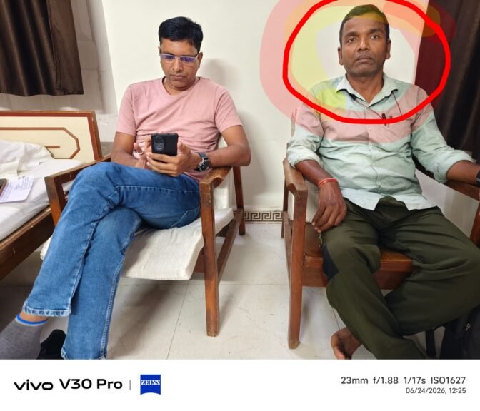 4 हजार रुपये की रिश्वत लेते हुए लोकायुक्त के शिकंजे में लेखापाल 
