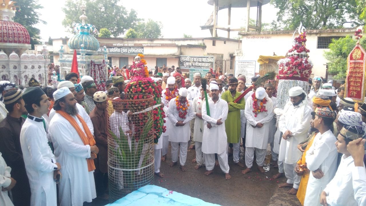 निकली ताजियों की सवारी,या हुसैन या हुसैन के लगे नारे