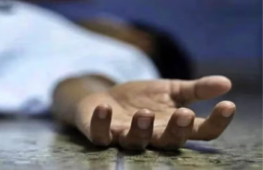 पत्नी के जाने का गम,पति ने कर ली आत्महत्या,यहाँ मछली मारने गए युवक का पानी मे उतारते मिला शव 