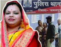 शोरगुल सुनकर घर के बाहर निकली महिला के पेट में लगी गोली