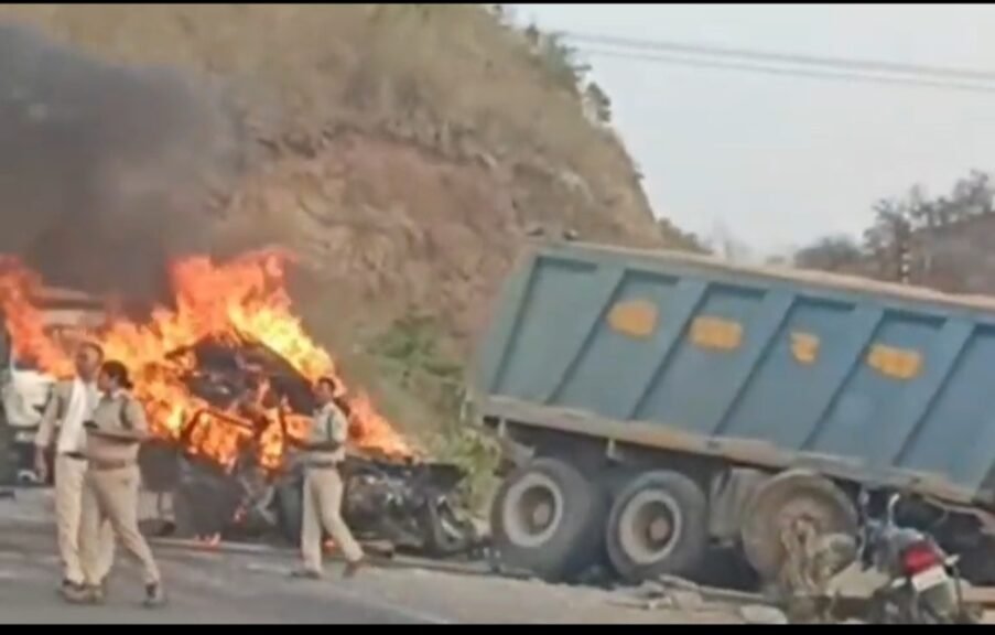 जबलपुर के बरेला में दर्दनाक हादसा,कार सवार दो लोग जिंदा जले 