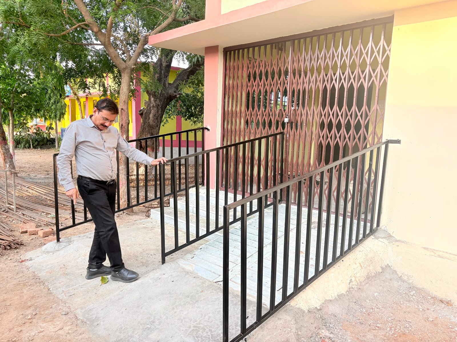 सिहोरा पहुँचे जिला शिक्षा अधिकारी,निर्माण कार्यों का किया निरीक्षण 