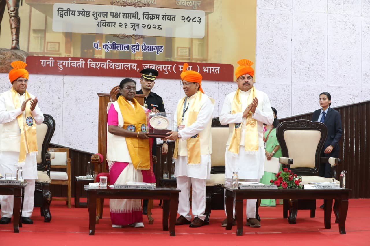 शिक्षण संस्थान केवल डिग्री देने के केंद्र नहीं,बल्कि नवाचार, अनुसंधान और वैज्ञानिक दृष्टिकोण के प्रमुख केंद्र,राष्ट्रपति श्रीमती मुर्मु
