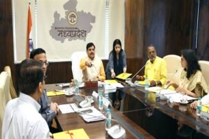 मुख्यमंत्री ने ब्रेल लिपि में प्रकाशित पुस्तक का किया लोकार्पण