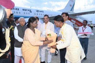 डुमना विमानतल पर राष्ट्रपति का हुआ भव्य स्वागत