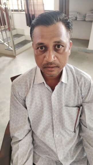 15 सौ रुपये की रिश्वत लेते हुए बाबू सीट का कामकाज संभाल रहा कोटवार गिरफ्तार 