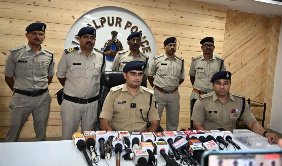 कट्टा अड़ाकर एक्सिस छीनने वाले तीन लुटेरे गिरफ्तार