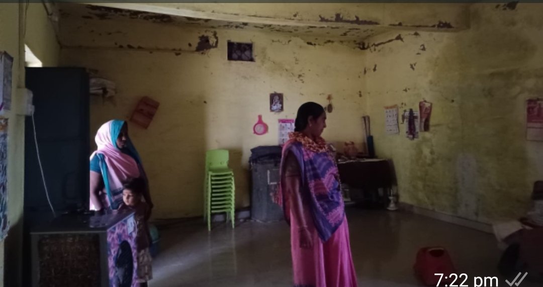 जर्जर आंगनबाड़ी भवन दे रहा हादसों को न्यौता,नैनिहालो को सता रही चिंता