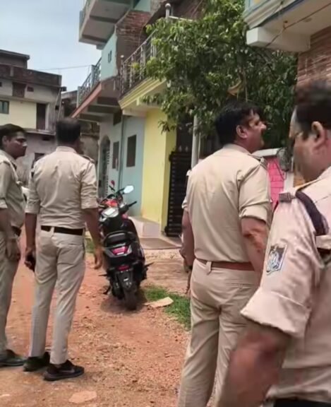 खितौला में एक ही रात में टूटे तीन घरों के ताले