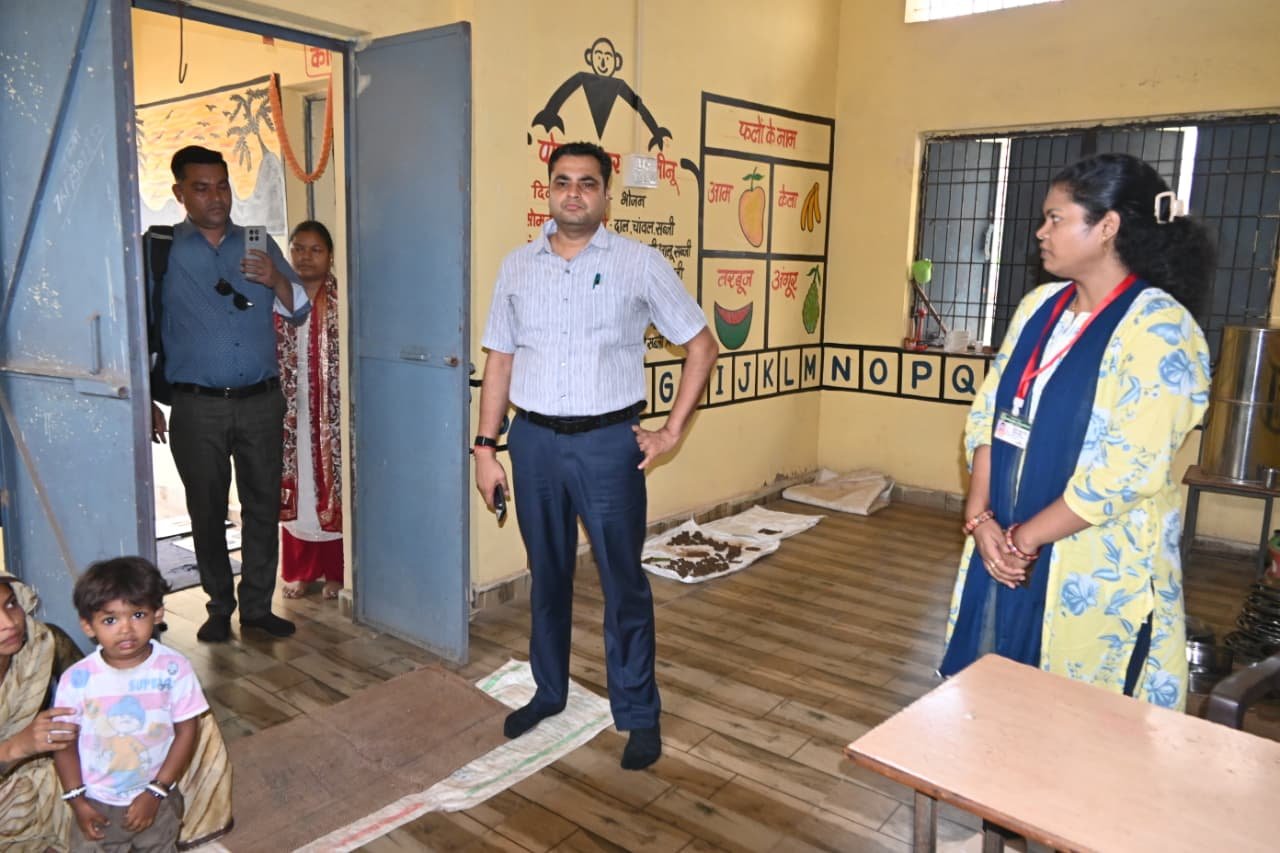 सिहोरा भ्रमण के दौरान कलेक्‍टर ने स्‍वास्‍थ्‍य केन्‍द्र,सांदीपनि विद्यालय, आंगनवाड़ी केन्‍द्र का किया निरीक्षण
