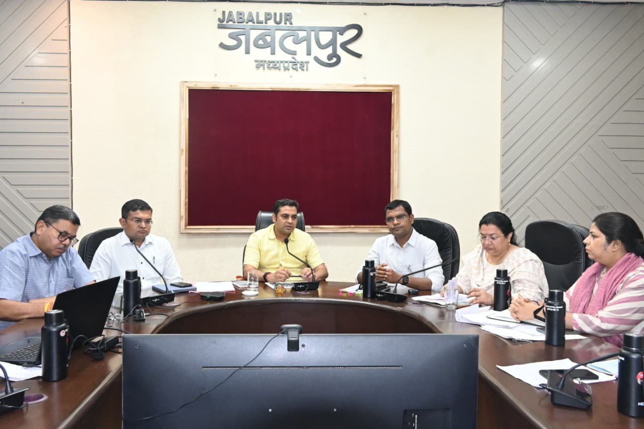 समय सीमा प्रकरणों की समीक्षा बैठक में कलेक्टर ने दिए ये निर्देश 
