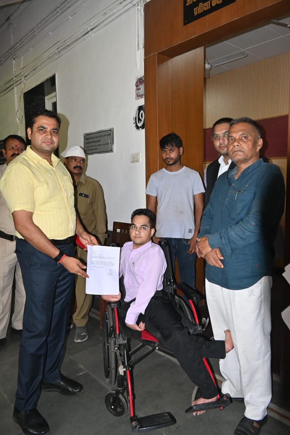 हिमांशु सोनी को कलेक्टर ने दिलाई डिप्टी कलेक्टर पद की ज्वाइनिंग