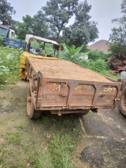 गोसलपुर में रेत का अवैध रेत परिवहन करते हुए 2 ट्रेक्टर ट्राली जप्त