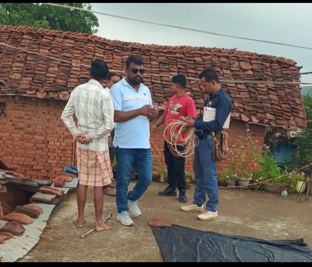 बिजली बिल उपभोक्ताओं ने नहीं किया जमा तों गाँवों को काटी गईं बिजली, मोहल्लों मे छाया अंधेरा