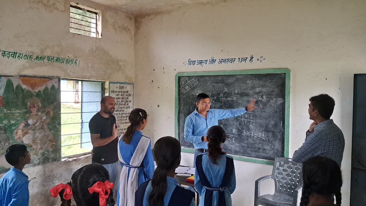 ग्रामीणों की समस्याओं को सुनकर जिला पंचायत सीईओ ने मौके पर लिया संज्ञान 