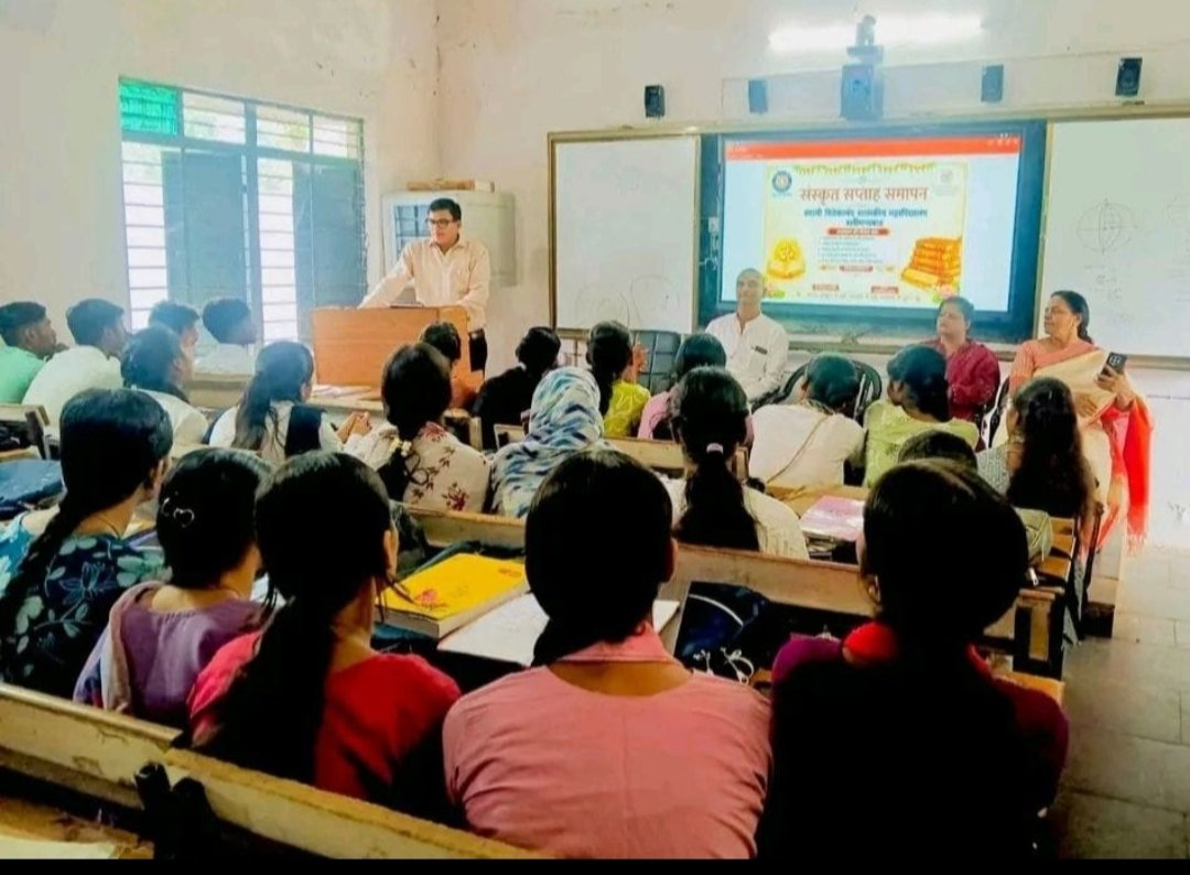 संस्कृत केवल एक भाषा ही नहीं, बल्कि संस्कार करती है प्रदान