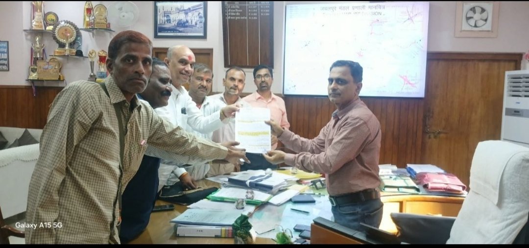 स्लीमनाबाद रेलवे स्टेशन मै ट्रेनों का स्टापेज़ होना नितांत आवश्यक